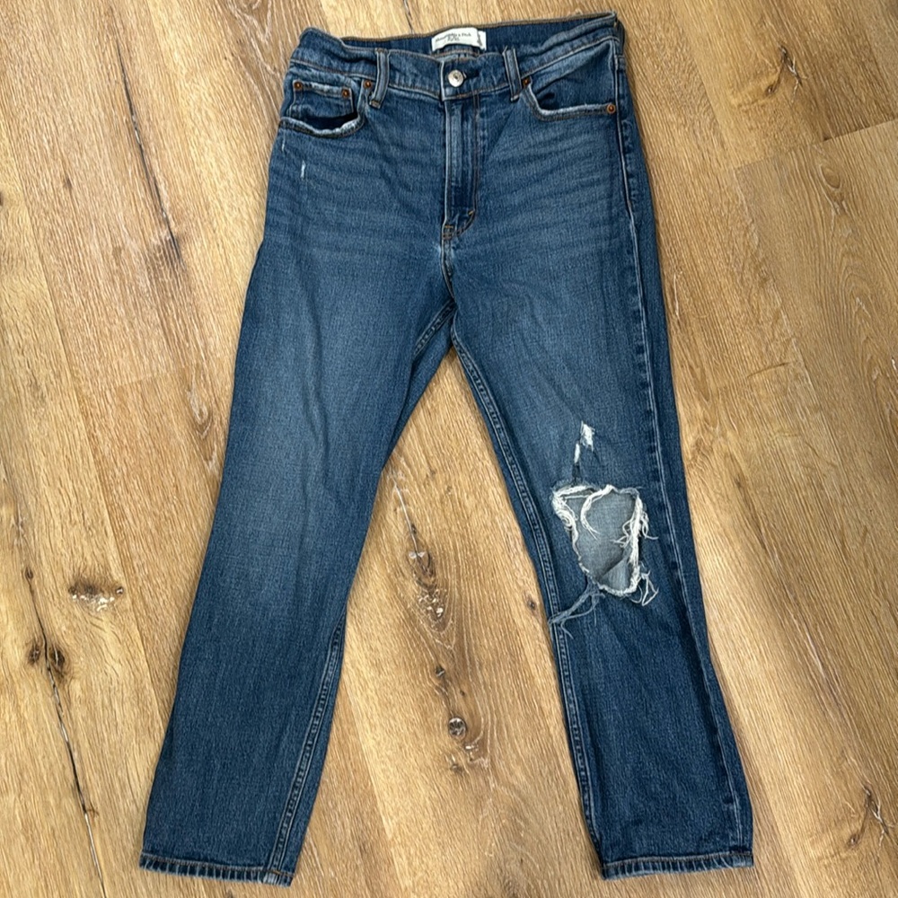 A&F The Mom High Rise size 4 short/27 short